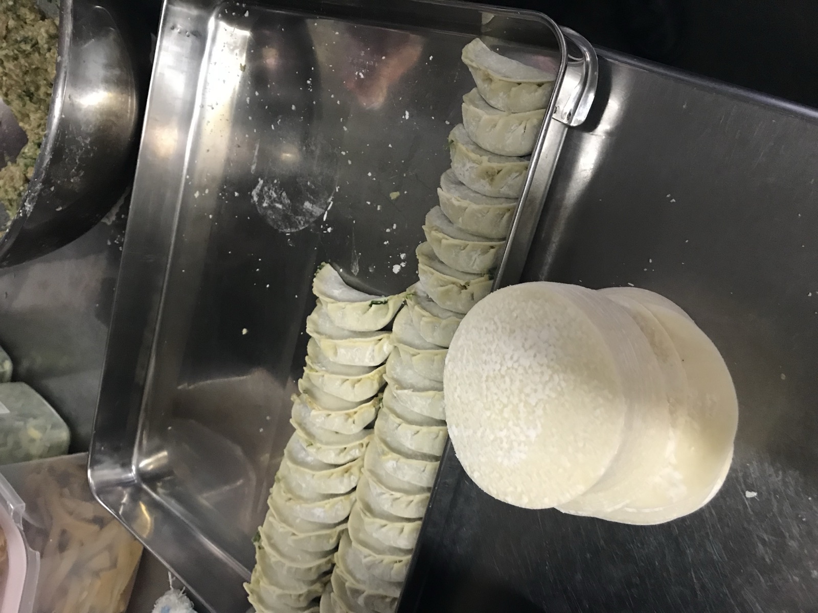 皮から手作りする餃子
