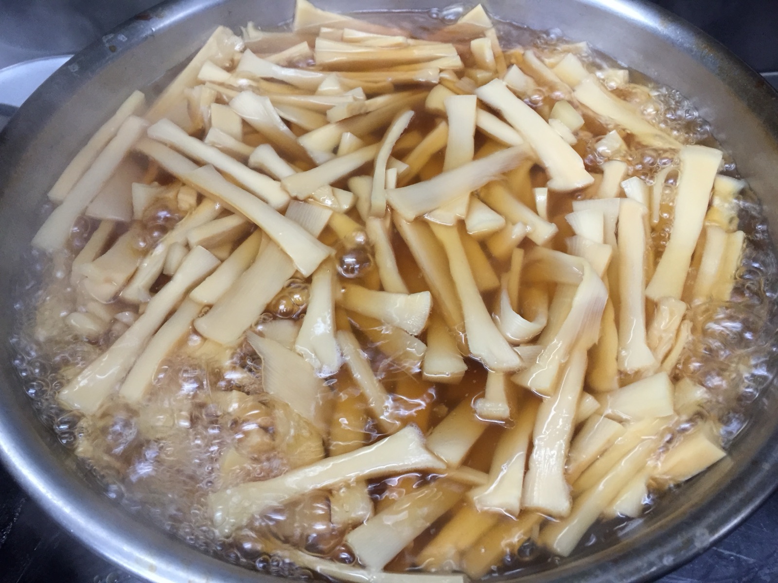 自家製メンマの仕込み